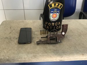 Dupla é presa durante assalto a loja em bairro de Maceió