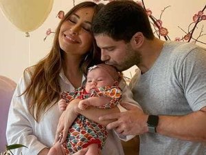 Sabrina e Duda comemoram um mês de Zoe com festinha japonesa