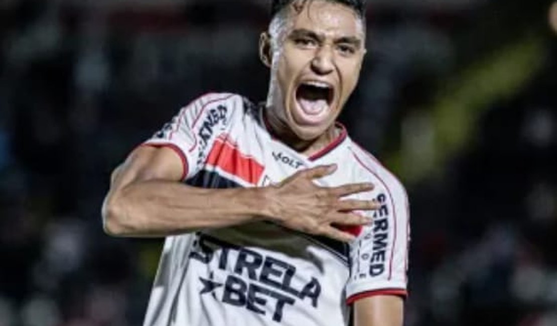 Após diagnóstico de morte cerebral, jogador se recupera e aparece pela primeira vez