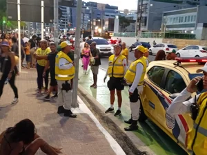 Confusão entre mulheres motivada por ciúmes termina em prisão na Orla da Pajuçara