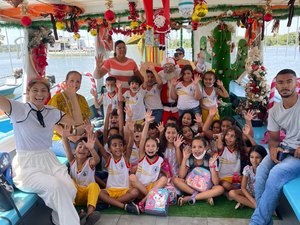 Alunos da rede municipal de Penedo participam do projeto Papai Noel no Barco