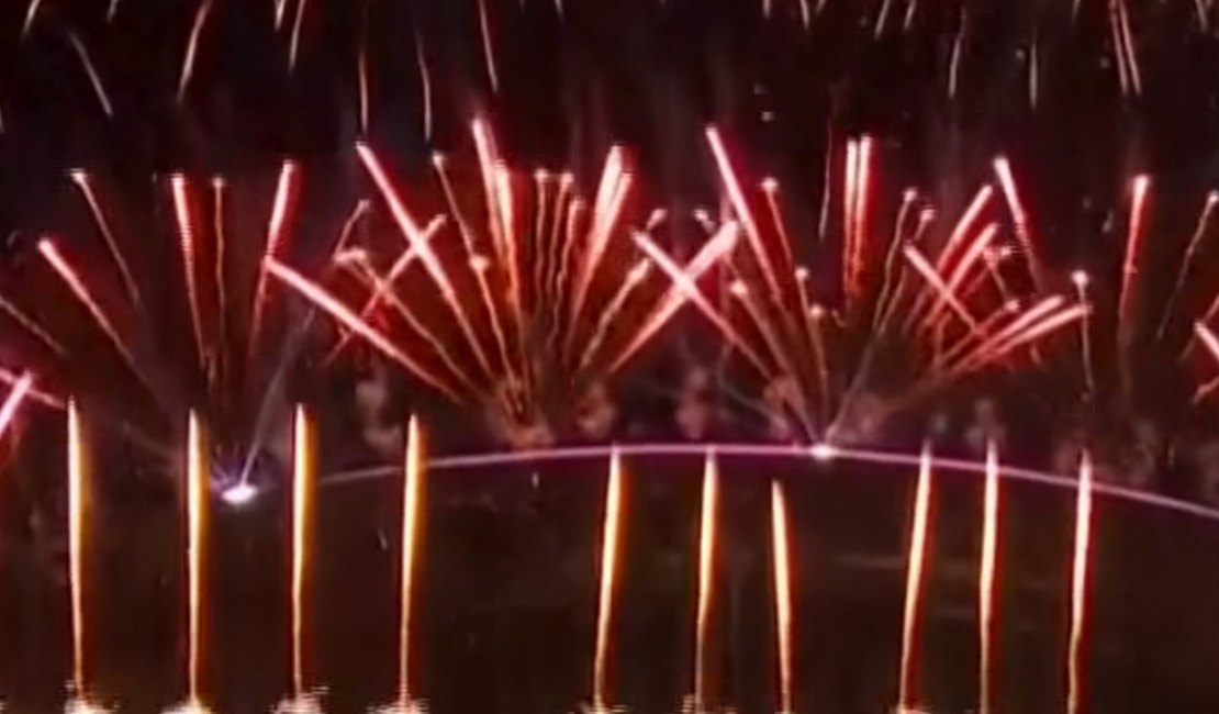 Austrália celebra chegada de 2026 com espetáculo de fogos no porto de Sydney