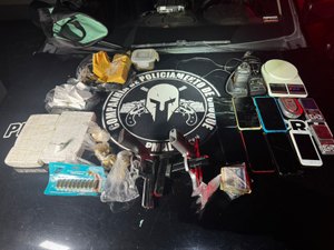 PM prende dupla com armas de fogo e mais de 3kg de drogas no Jacintinho