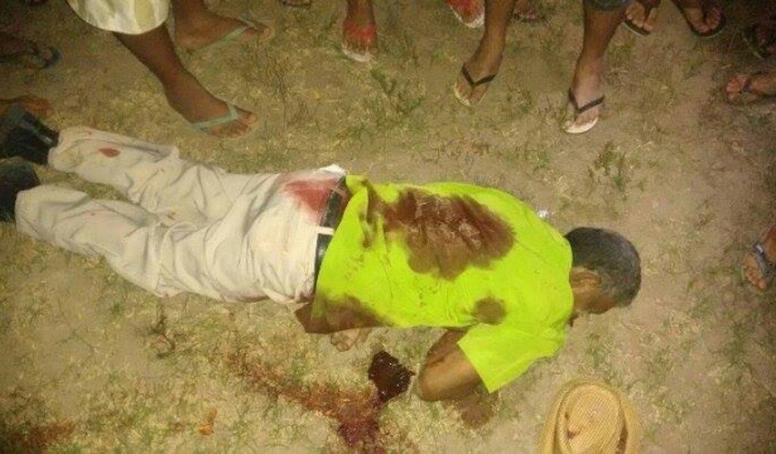 Idoso é assassinado a tiros enquanto bebia em bar com amigos