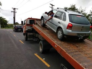 Carros da Uber são apreendidos por transporte clandestino em fiscalização