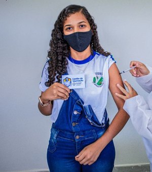 Dose de reforço da vacina contra a Covid-19 é liberada para adolescentes de 12 a   17 anos