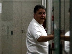 Garotinho deixa presídio e vai para hospital particular no Rio