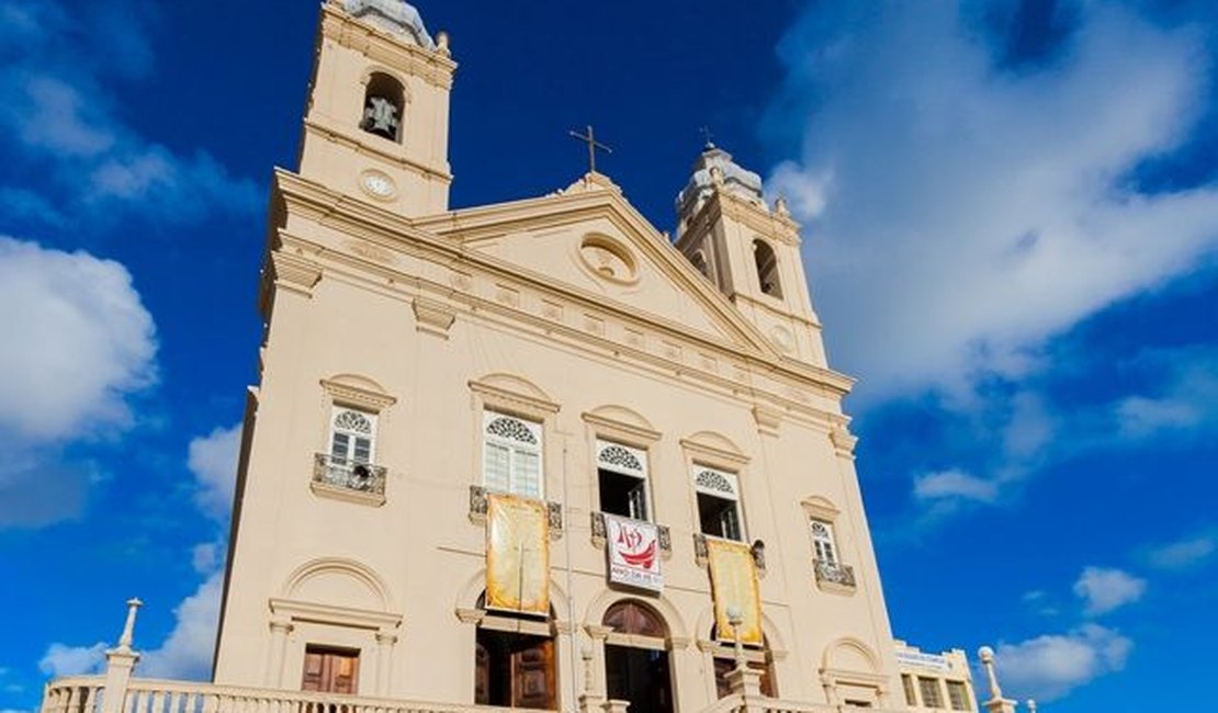 Dom Genival Saraiva preside missa da Quarta-Feira de Cinzas na Catedral