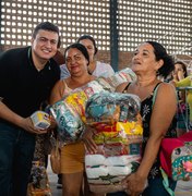 Prefeito Carlos realiza entrega de mais de 1.500 cestas básicas para famílias em Rio Largo