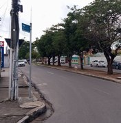 Engavetamento danifica quatro carros na Avenida Ceci Cunha, em Arapiraca