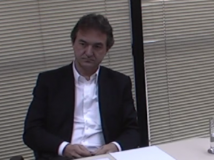 Após quase 5 horas de depoimento, Joesley deixa a PF sem falar com a imprensa