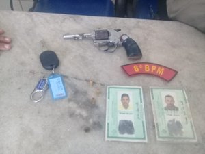 Após denúncia, homens são presos com revólver no Chico Mendes 