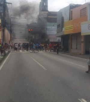 Moradores do Vergel liberam ruas do Centro para negociar com a Prefeitura de Maceió