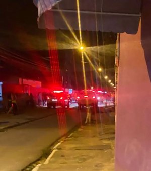 Bandidos invadem casa e matam jovem com 11 tiros no bairro Benedito Bentes