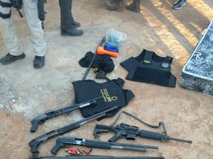 Onze suspeitos de assaltos a banco morrem em troca de tiros com a polícia