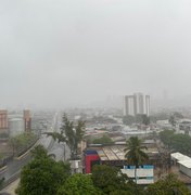 [Vídeo] Maceió amanhece sob chuva intensa, alagamentos e trovoadas