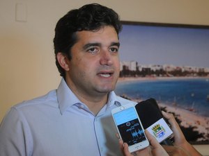 Prefeito Rui Palmeira assina contrato para mil unidades habitacionais