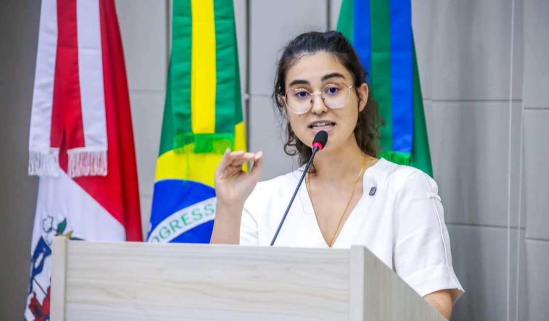 Teca Nelma cobra esclarecimentos sobre impacto da liquidação do Banco Master na aposentadoria dos servidores