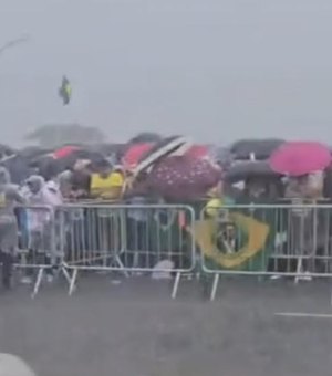 Veja momento em que raio cai durante ato de Nikolas Ferreira em Brasília