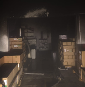 Incêndio atinge almoxarifado do Hospital Vida, em Maceió