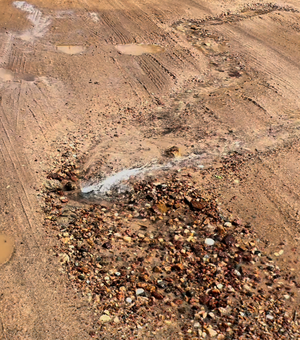 [Vídeo] Vazamento de água preocupa moradores na zona rural de Arapiraca