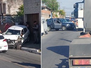 [Vídeo] Acidente na Chã de Bebedouro deixa condutor ferido em Maceió