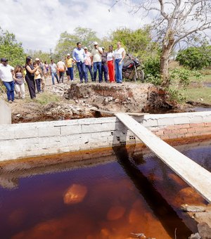 Prefeita de Palmeira visita pontes destruídas pelas chuvas e determina reparos imediatos