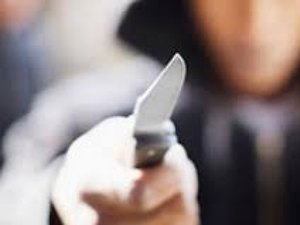 Mulher é assaltada por criminoso armado de canivete e leva bolsa com R$ 1 mil, em Arapiraca