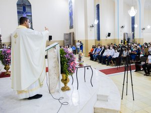 Abertura da Festa da padroeira de Arapiraca é marcada por homenagens e celebração