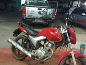 Dupla de assaltantes rouba moto de motociclista na AL-115 no Agreste
