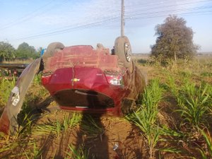 Veículo sai da pista e capota na AL-115 no agreste de Alagoas