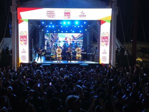 Saurê Palmares reúne multidão em noite cheia de música e dança em Maceió