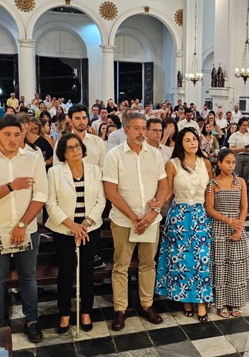 Amigos e familiares reverenciam Benedito de Lira em missa de 7º dia em Maceió