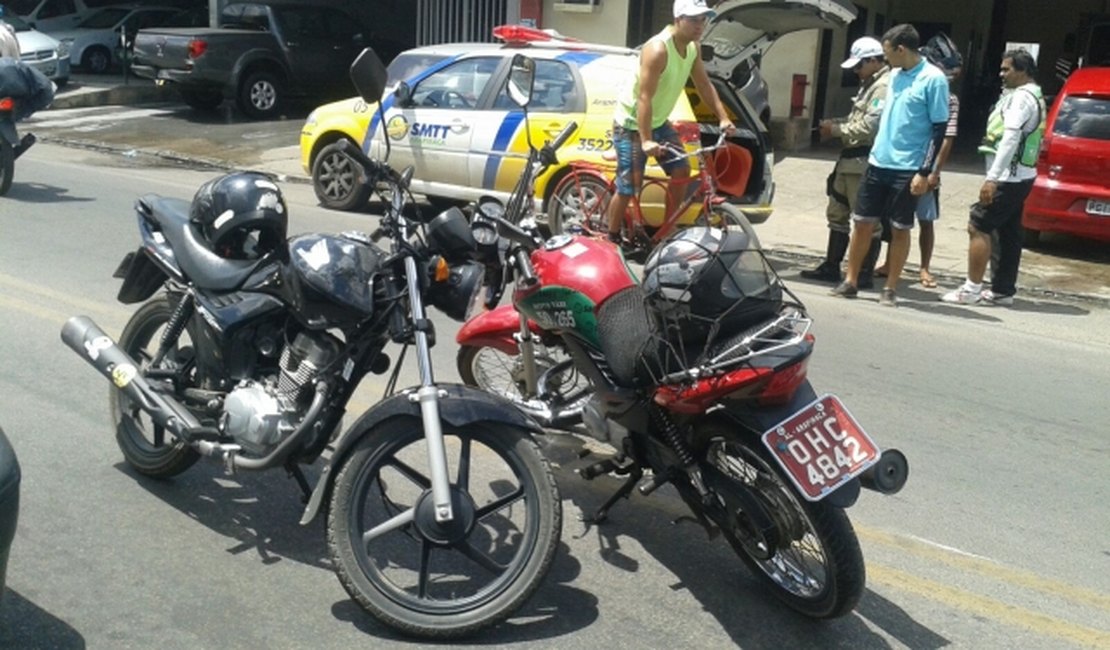 Motos colidem e deixam trânsito lento no bairro Ouro Preto