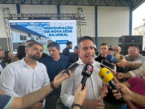 [Vídeo] Governador Paulo Dantas entrega novo prédio da Uneal em Arapiraca