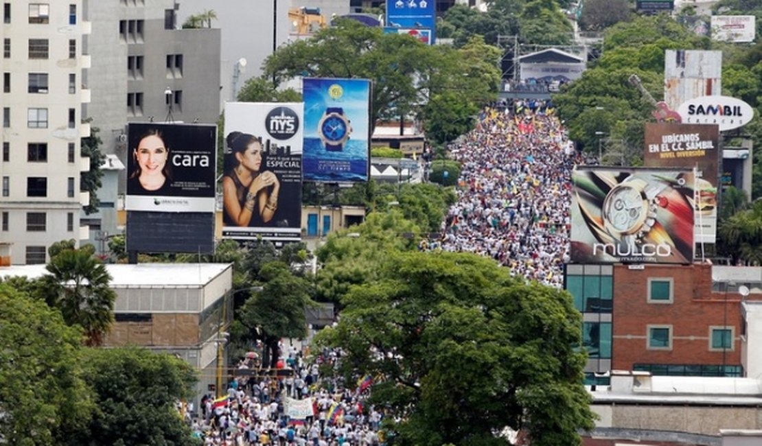 Argentina pede garantias para ir à Venezuela em meio à crise no país