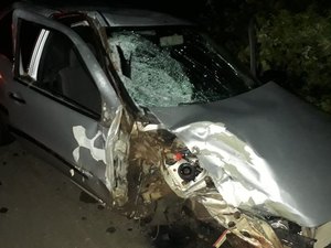 Colisão de moto com carro provoca duas mortes na AL-220, em Arapiraca