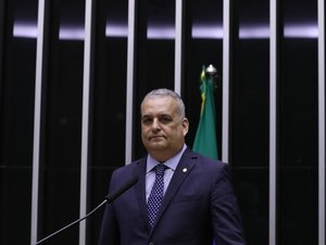 Alfredo Gaspar e Silvye Alves apresentam projeto para combater violência doméstica e feminicídios