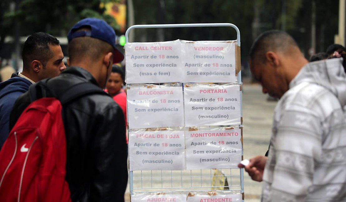 Crise amplia diferença de salário entre o setor público e privado