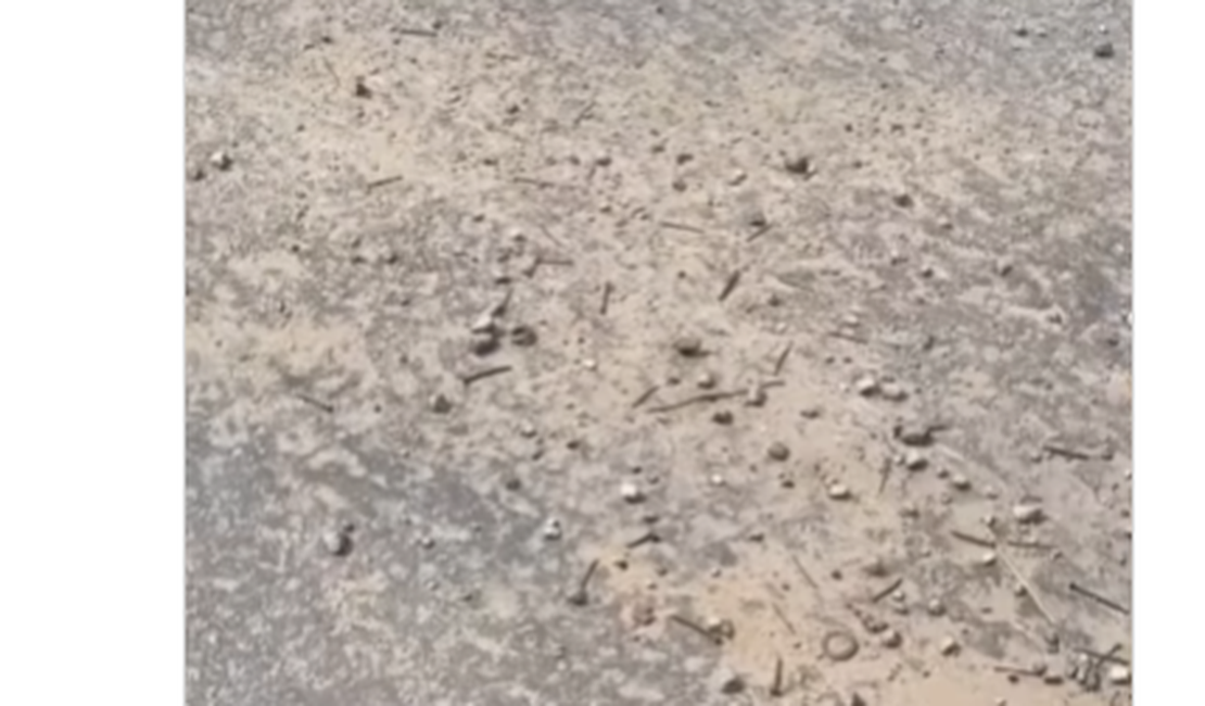 [Vídeo] Morador denuncia pregos espalhados em via que dá acesso à AL-220