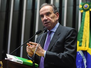Legislação brasileira já atende às necessidades de refugiados sírios, diz Aloysio