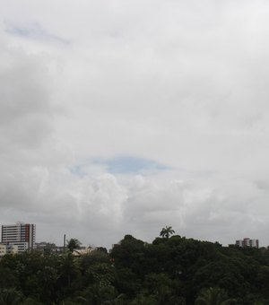 Previsão é de tempo parcialmente nublado durante o final de semana em Maceió