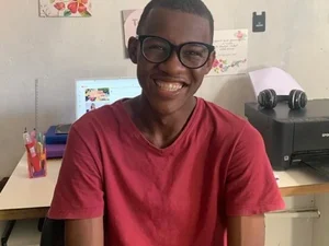 Jovem que estudou em casa sem eletricidade passa em medicina