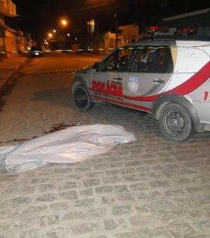 Ambulante é assassinado a tiros em plena noite de Natal em Arapiraca
