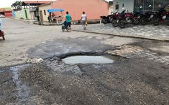 Moradores reclamam da quantidade de buracos em ruas de Arapiraca 