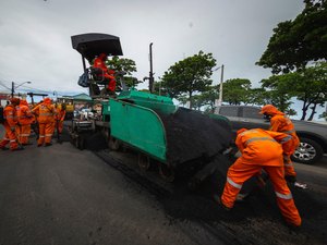 Avenida da Paz, no Jaraguá, recebe obras de pavimentação