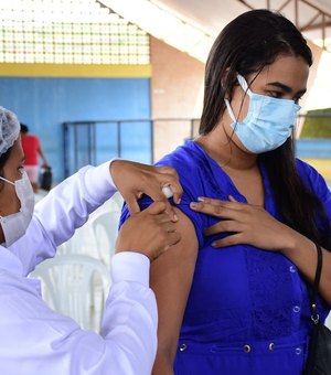Governador recebe mais 40 mil doses de vacina e anuncia nova faixa etária