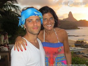 Após barracos em família, mãe de Gagliasso dá entrada em hospital