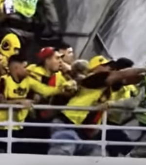 Vídeos mostram policiais militares sendo agredidos por torcedores do Sport no Rei Pelé