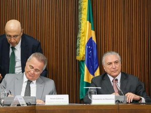 Renan Calheiros anuncia medidas que prometem ajudar estados a saírem de crise econômica